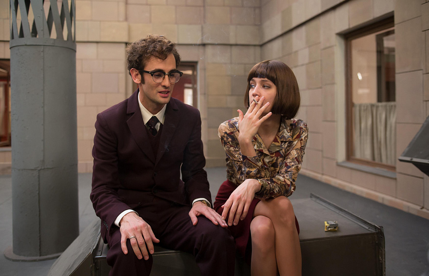 кадр из сериала Оптимисты