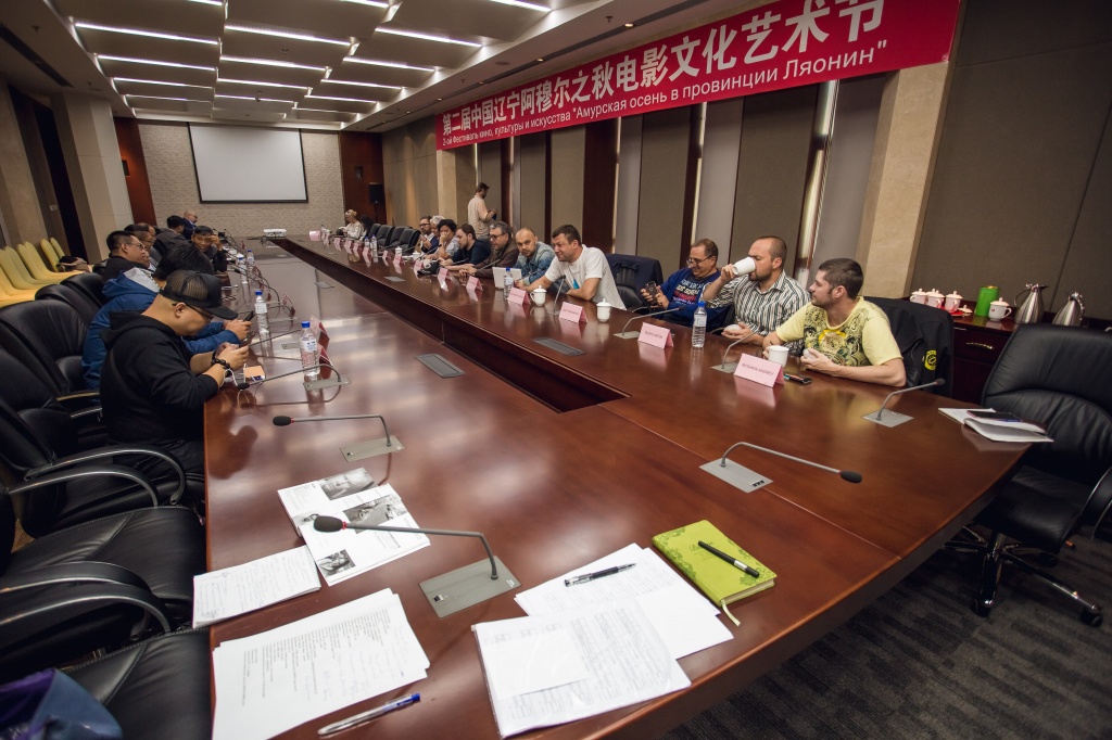 2-й фестиваль кино, культуры и искусства Амурская осень в провинции Ляонин, обсуждение короткометражных фильмов 2-й фестиваль кино, культуры и искусства Амурская осень в провинции Ляонин, обсуждение короткометражных фильмов