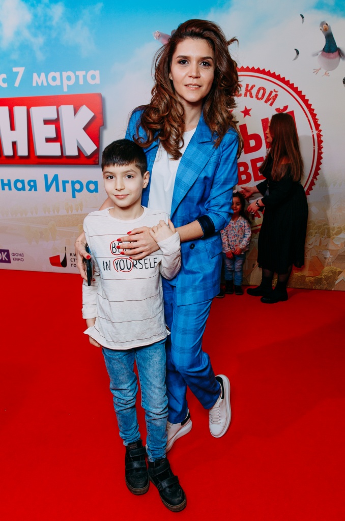 Премьера фильма «Гурвинек. Волшебная игра», блогер Ирина Акопян с сыном