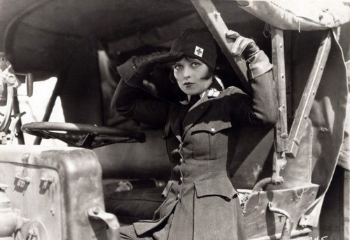 кадр из фильма "Крылья"