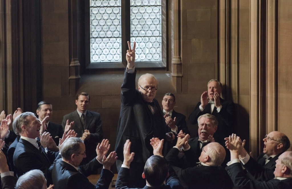 кадр из фильма Темные времена