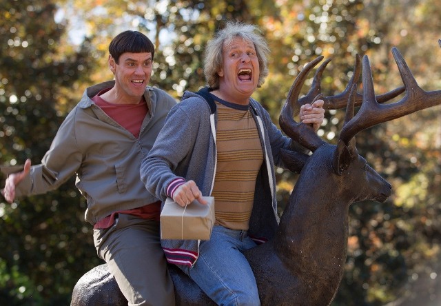 кадр из фильма "Тупой и еще тупее 2"