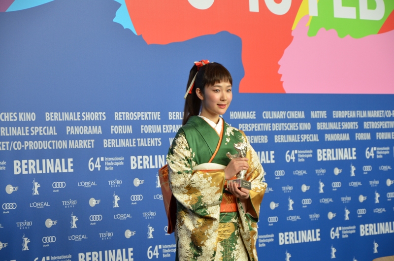 Серебряный медведь лучшей актрисе - Хару Куроки за фильм "Маленький дом"