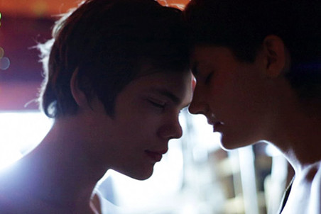 кадр из фильма "Без кожи"