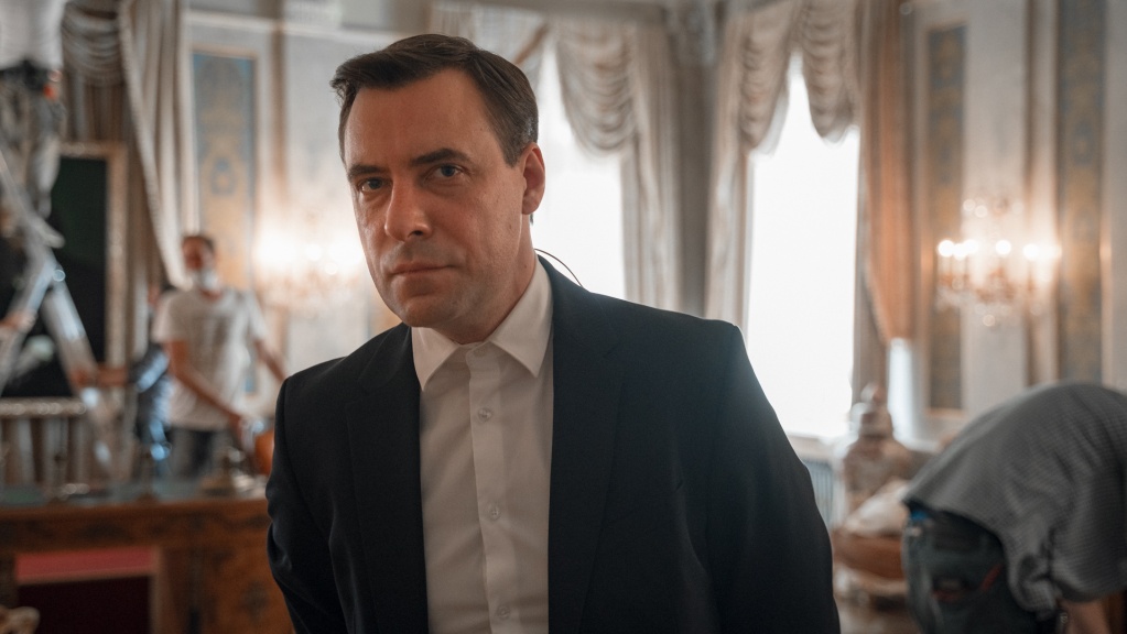 кадр из мини-сериала Мертвые души