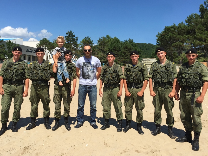 продюсер Игорь Задорин с морпехами