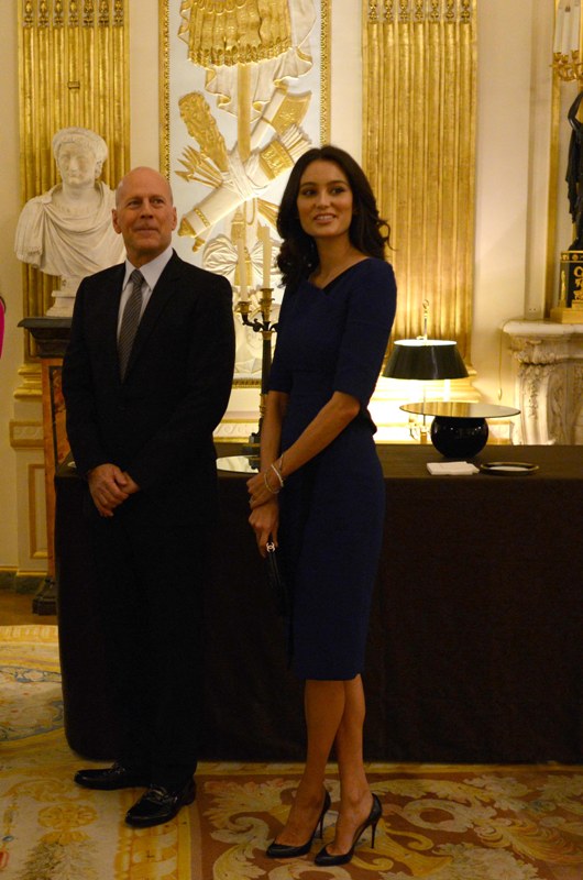 Награждение Брюса Уиллиса Орденом командора искусств и словесности Франции