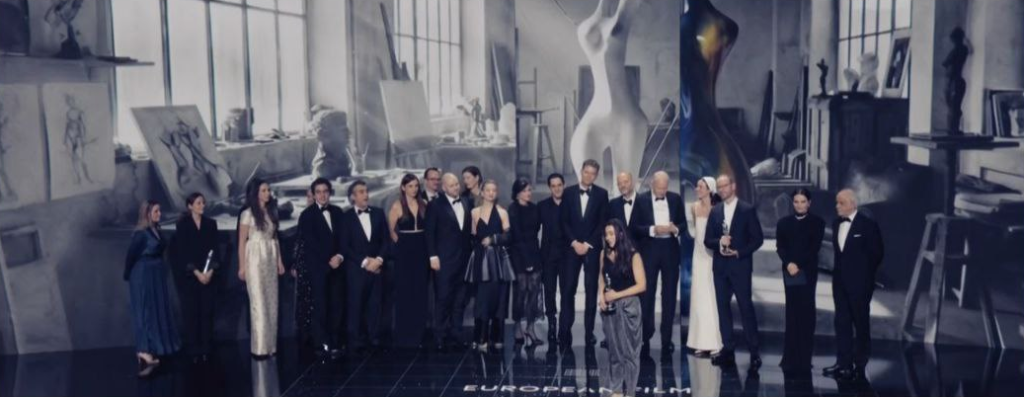 Команда фильма Сентиментальную ценность получает главную награду 38 Европейской кинопремии