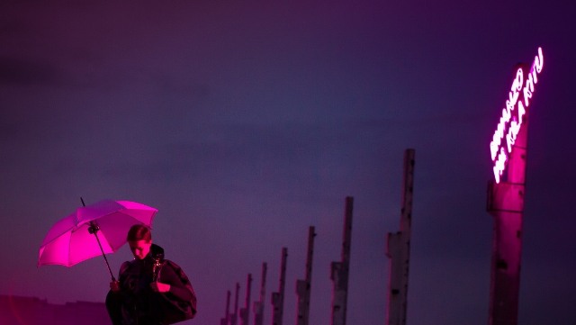 кадр из фильма "Под электрическими облаками"