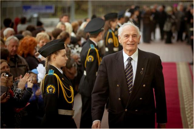 открытие X международного фестиваля военного кино имени Ю.Н.Озерова, Василий Лановой на дорожке