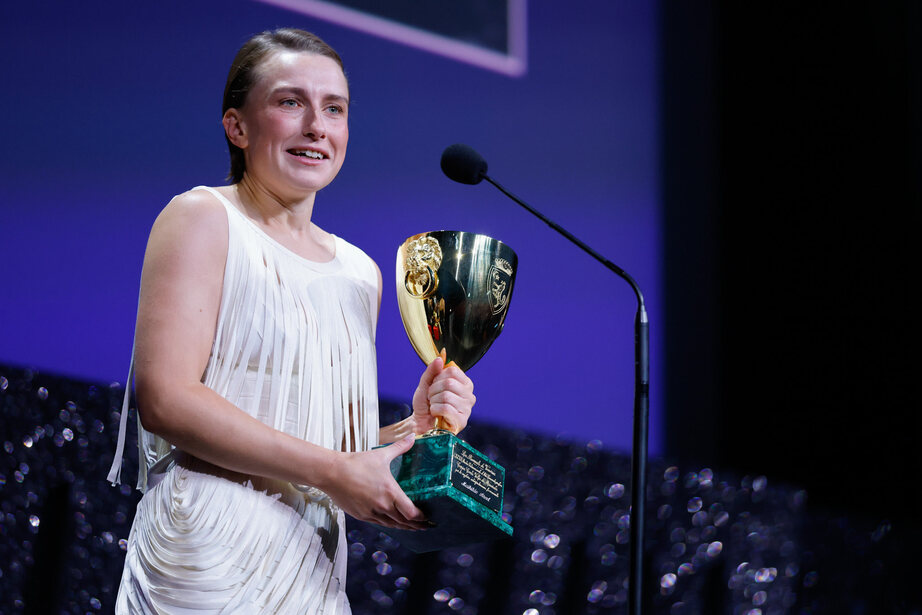 Матильда Арсель Фок — Неизвестная женщина / Woman Unknown
