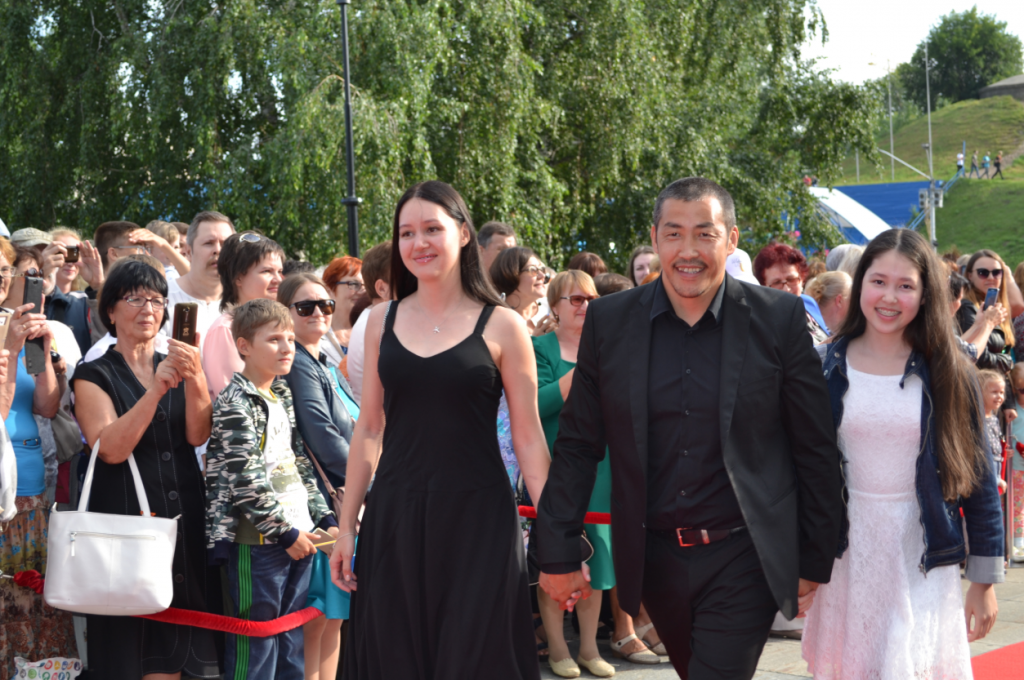 Актер Амаду Мамадаков с семьей