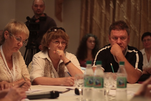 Почетный президент международного кинофестиваля "Сахалинский экран 2012" Алла Сурикова и программный директор Алексей Медведев