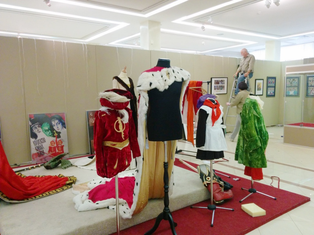 Выставка костюмов и реквизита 