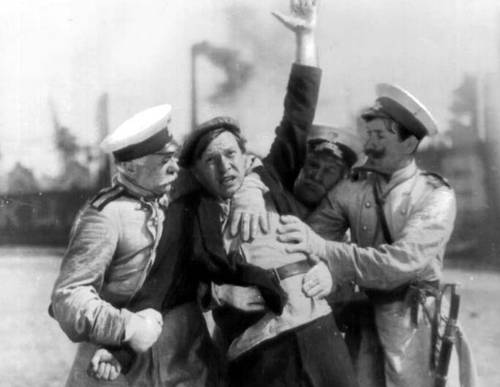 кадр из фильма "Юность Максима"