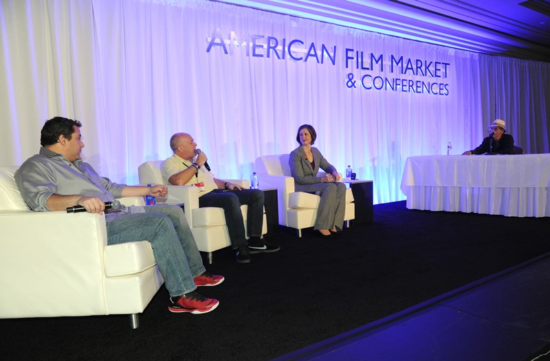 American Film Market 2015, день 4, питчинг проектов, модератор Стефани Палмер и эксперты Тобин Армбруст и Кассиан Элвис American Film Market 2015, день 4, питчинг проектов, модератор Стефани Палмер и эксперты Тобин Армбруст и Кассиан Элвис