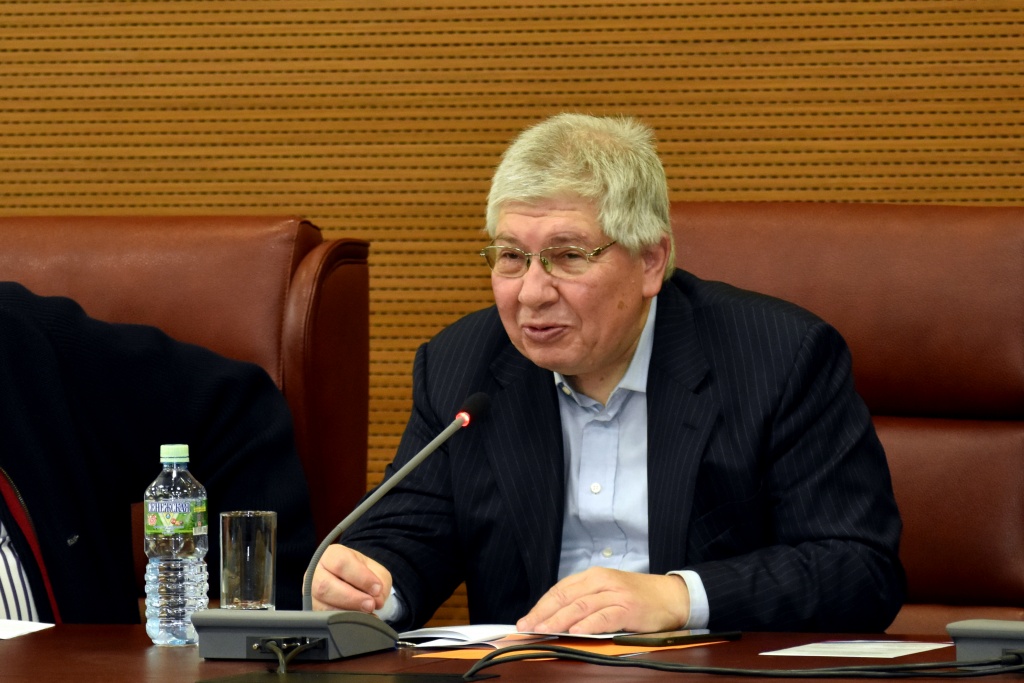 Кирилл Разлогов