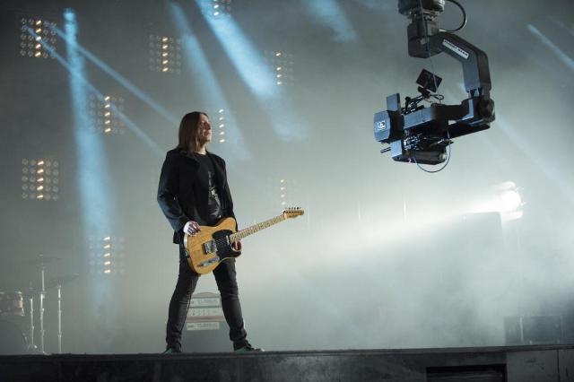 на съемках клипа на песню &laquo;Молитва&raquo;, ставшую саундтреком к фильму &laquo;МЕТРО&raquo;