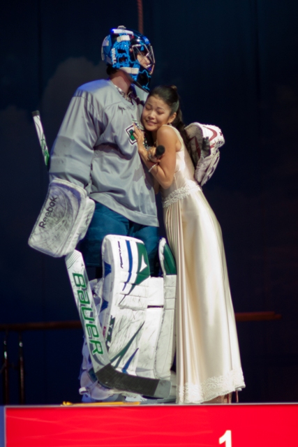 Открытие 11-го фестиваля "Дух огня", ведущие церемонии Алексей Смирнов и Настя Цой