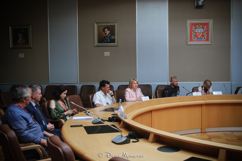 Восток&Запад. Классика и Авангард, круглый стол