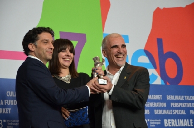 Обладатель Гран-При режиссер Данис Танович и продюсеры картины "Эпизод из жизни сборщика железа" 