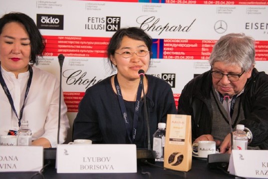пресс-конференция по фильму "Надо мною солнце не садится", режиссёр Любовь Борисова