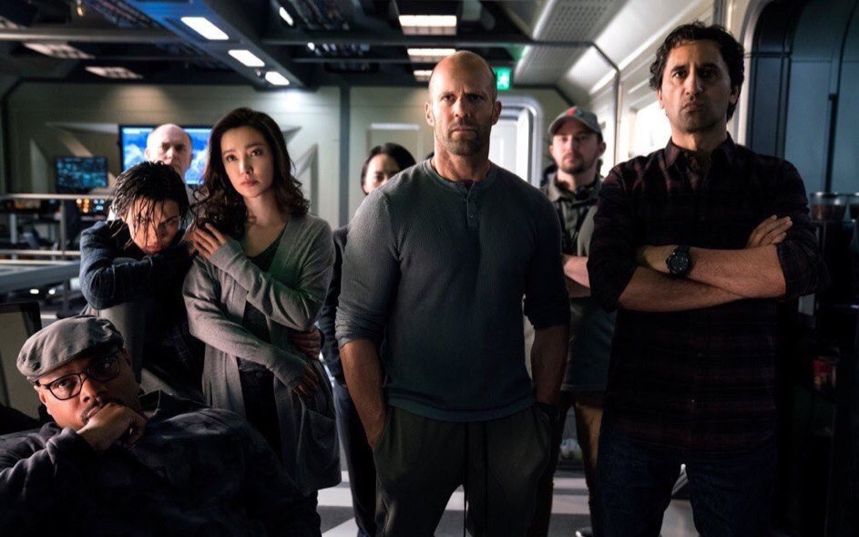 кадр из фильма Мэг: Монстр глубины