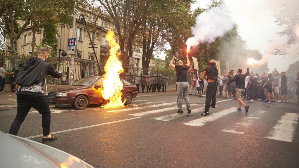 кадр из фильма Посольство