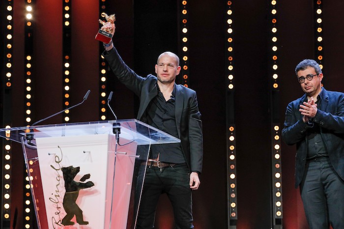 Режиссер Надав Лапид и продюсер Саид Бен Саид получают Золотого медведя за фильм «Синонимы»