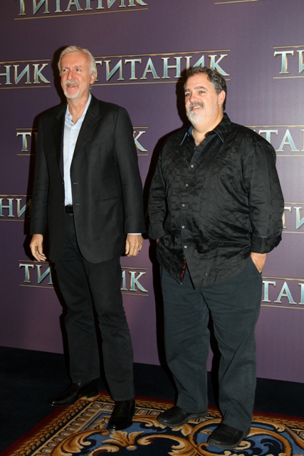 фотосессия создателей фильма "Титаник 3D", режиссер Джеймс Кэмерон и продюсер Джон Ландау