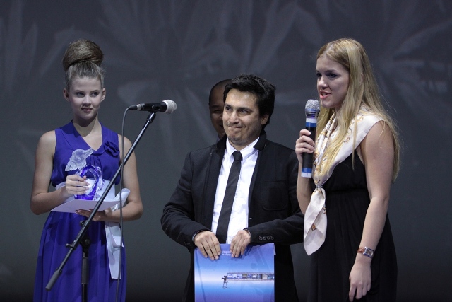 награждение лауреатов фестиваля "Меридианы Тихого", вручение приза за Лучшую режиссерскую работу