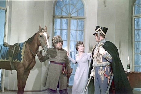 кадр из фильма "Гусарская баллада"