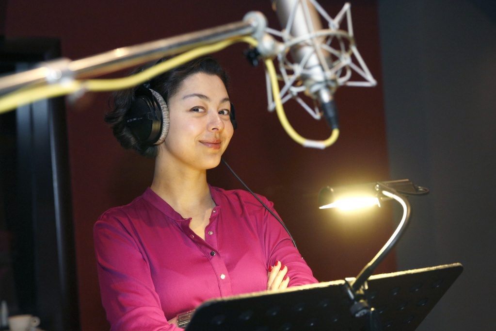 Марина Кравец на озвучании анимационного фильма "Махни крылом"