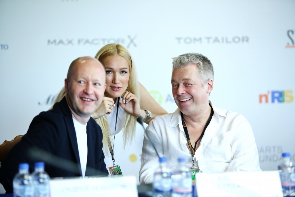 29 Кинотавр, круглый стол Как защитить права на аудиовизуальные произведения?, продюсер Андрей Новиков, актер и режиссер Александр Стриженов