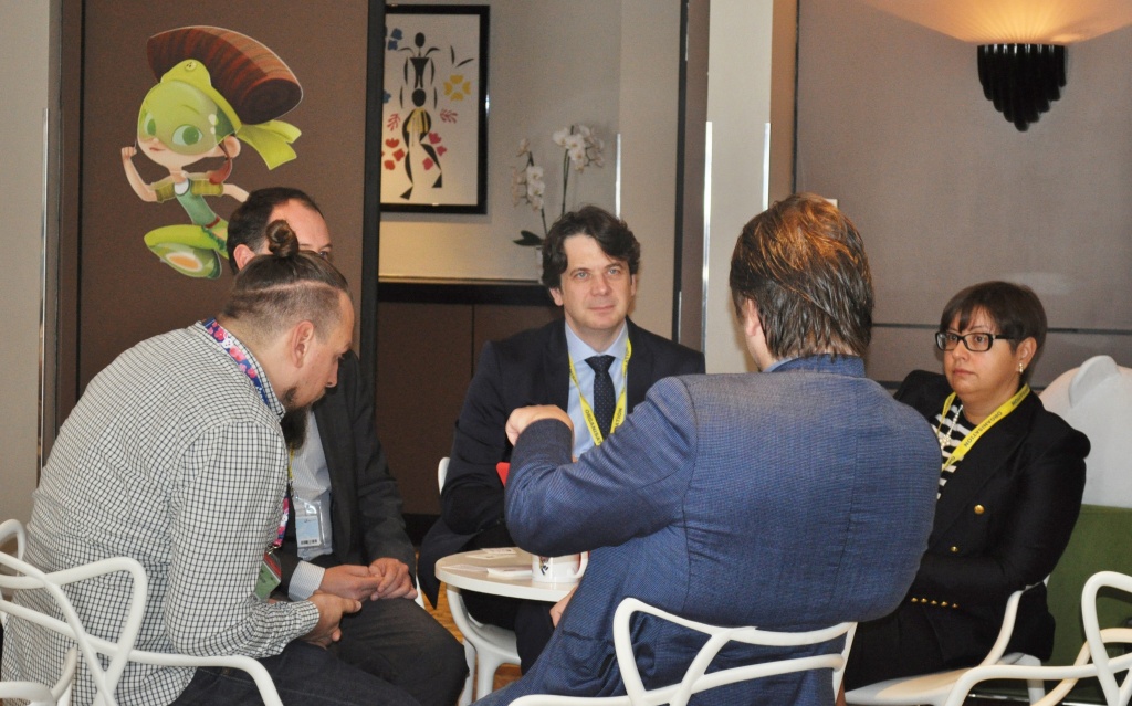 Международный рынок развлекательного контента MIPCOM 2016, беседа на стенде компании Сигнал Медиа