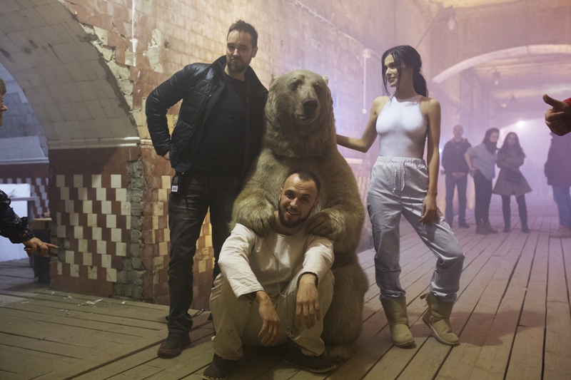 съемки клипа на песню Сумасшедший русский (саундтрек к фильму Защитники), режиссер Никита Аргунов, рэпер ST и певица Елена Темникова