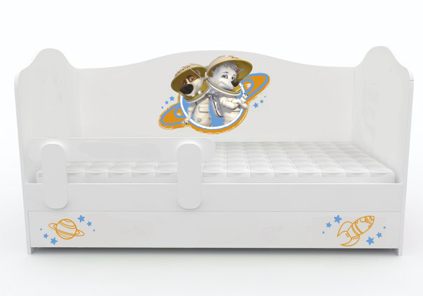 кроватка с изображением персонажей Белка и Стрелка