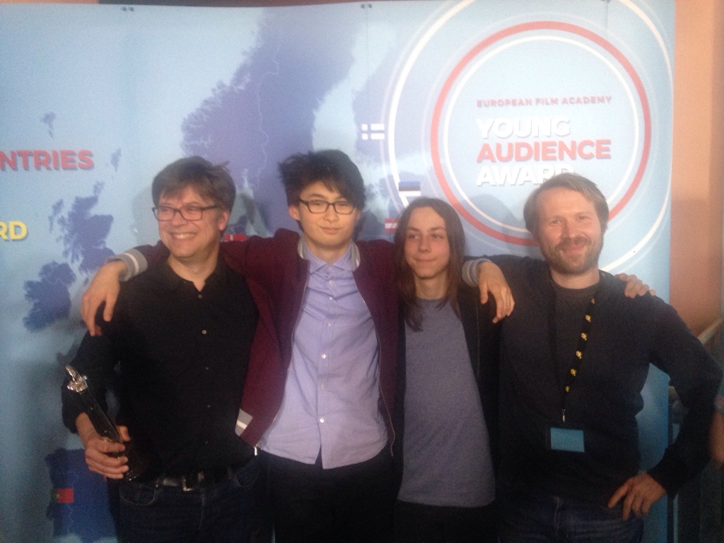 вручение приза Young Audience Award 2017, сценарист Lars Hubrich, продюсер Marco Mehlitz, актеры Tristan Göbel и Anand Batbileg. вручение приза Young Audience Award 2017, сценарист Lars Hubrich, продюсер Marco Mehlitz, актеры Tristan Göbel и Anand Batbileg.