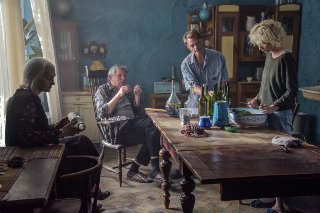 кадр из фильма Кроличья лапа