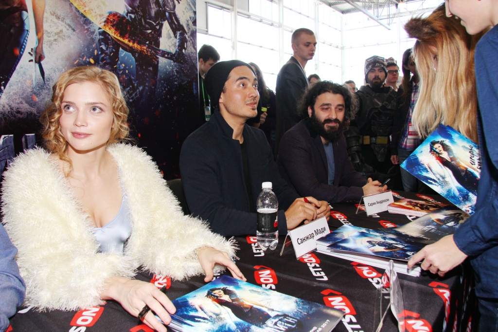 презентация фильма Защитника на КомиКон, автограф-сессия