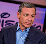 Роберт Айгер останется у руля Disney до 2026 года