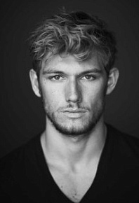   (Alex Pettyfer)