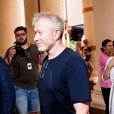 Роман Абрамович избавился от доли в кинотеатре Пионер