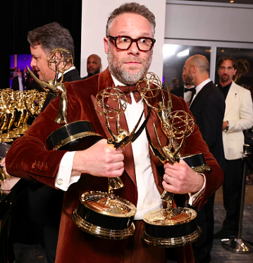 Эмми 2025: сериалами года стали «Киностудия» и «Больница Питт» Эмми 2025: сериалами года стали «Киностудия» и «Больница Питт»