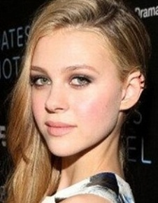 Никола Пельтц (Nicola Peltz)