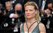 Церемония открытия 74 Международного Каннского кинофестиваля, Мелани Тьерри