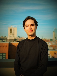 Джеймс Суини (James Sweeney)