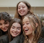 Сандэнс 2024: как управлять страной в «Государстве девочек»