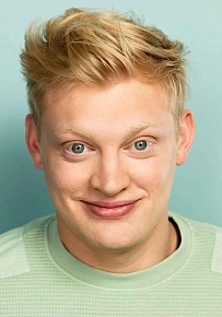 Карри Баркер (Curry Barker)