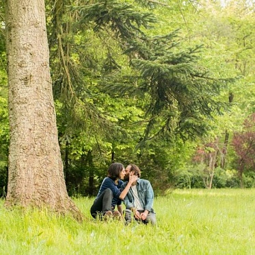 Берлинале 2024: «Вне времени» Ассайаса – пандемия и цветущий яблоневый сад